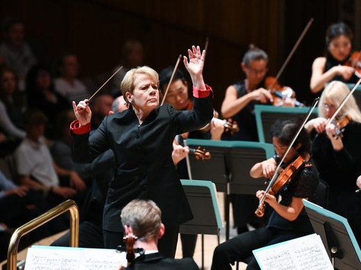 Marin Alsop conducts Balls